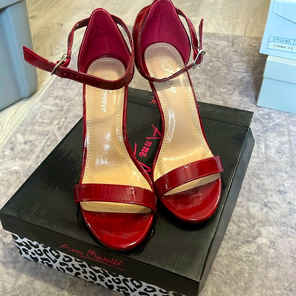 Beautiful rich red color. Unfortunately they do not fit me. Never worn